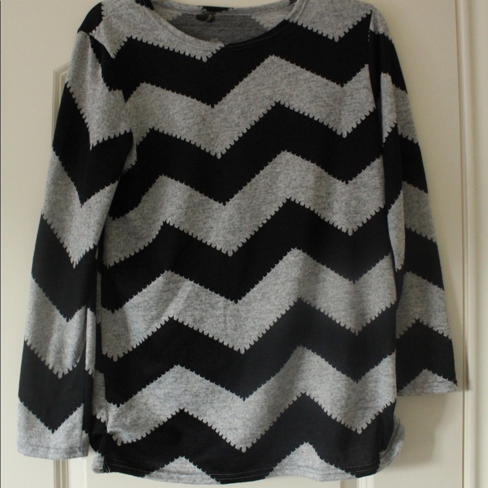 Black and gray patterned long sleeve